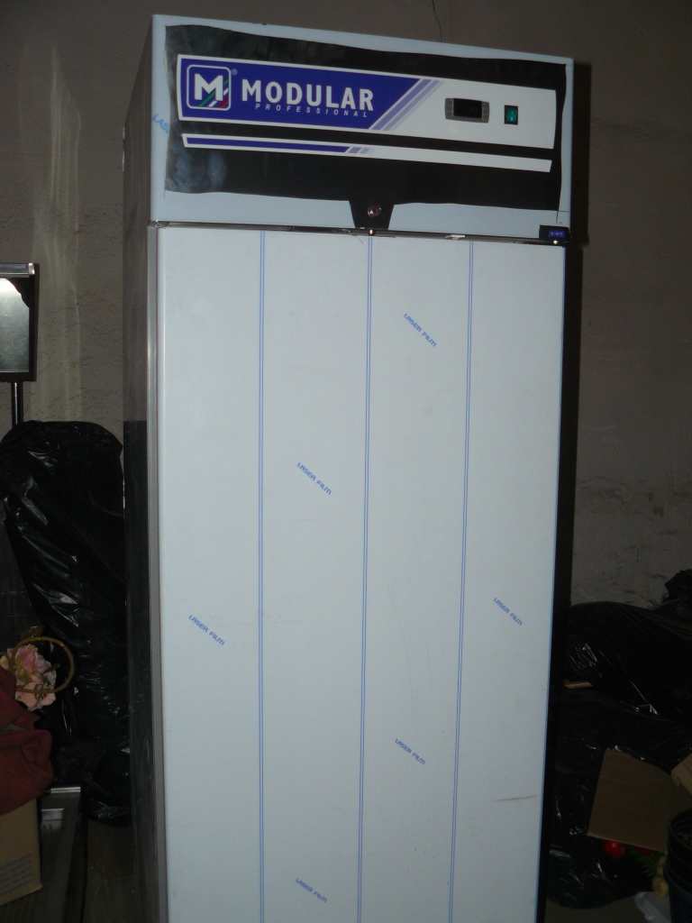 Продам новый холодильный шкаф Modular GNL 702 TN