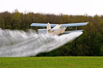 Внесение КАС-32. Агрохимические услуги самолетом